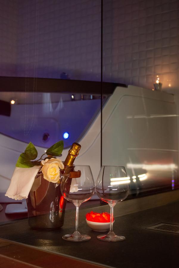 Villa Domus Salento Suites & Rooms Con Parcheggio Privato In Loco Lecce Dış mekan fotoğraf