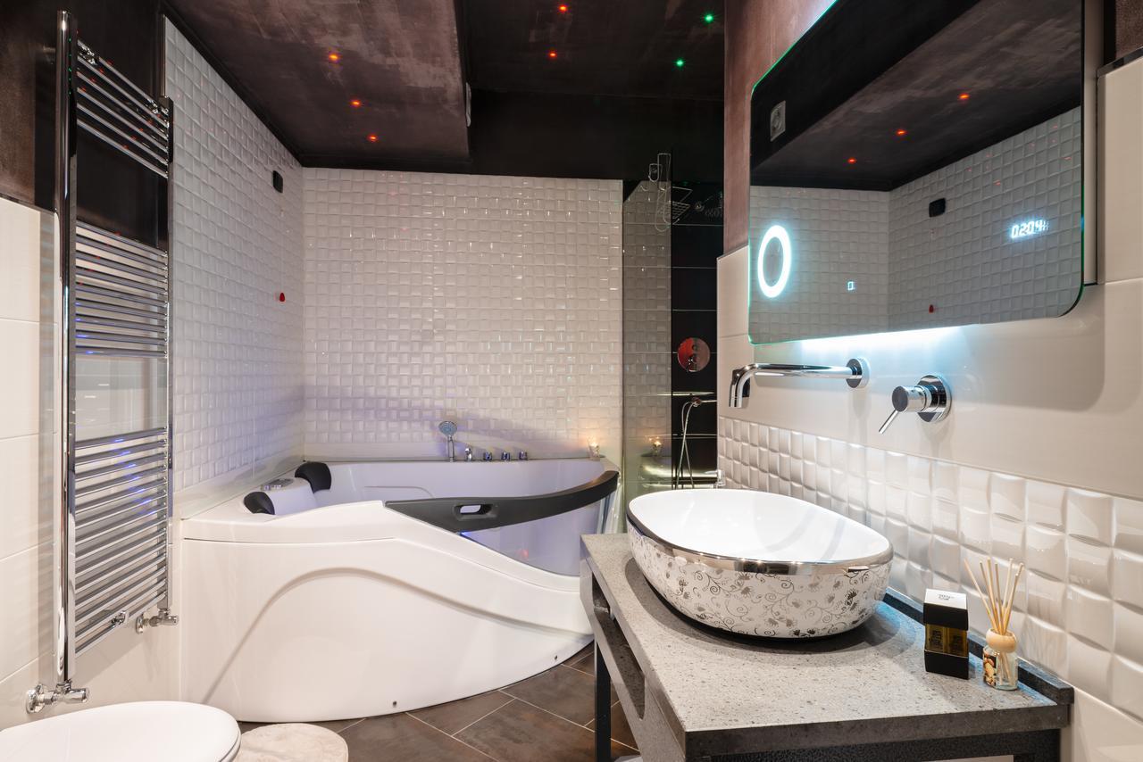 Villa Domus Salento Suites & Rooms Con Parcheggio Privato In Loco Lecce Dış mekan fotoğraf