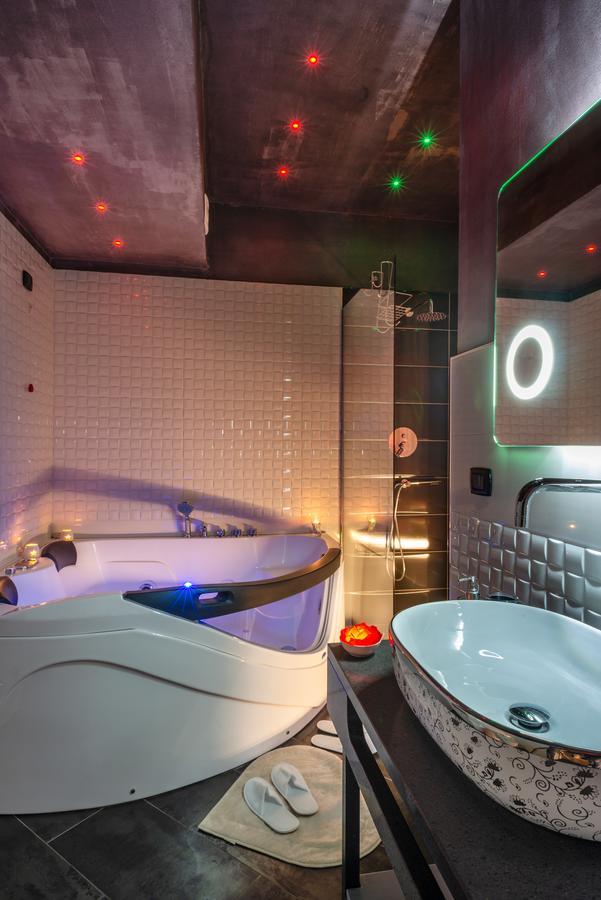 Villa Domus Salento Suites & Rooms Con Parcheggio Privato In Loco Lecce Dış mekan fotoğraf