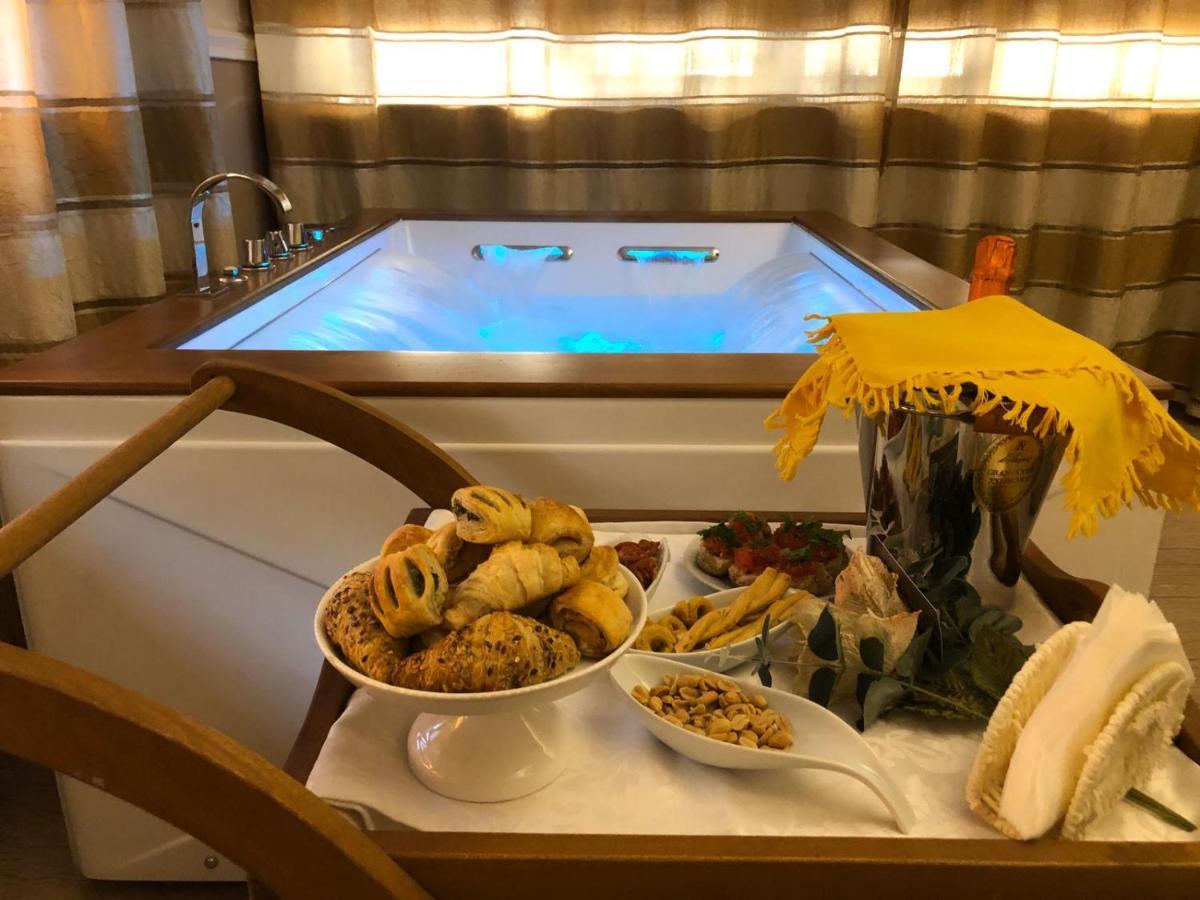 Villa Domus Salento Suites & Rooms Con Parcheggio Privato In Loco Lecce Dış mekan fotoğraf