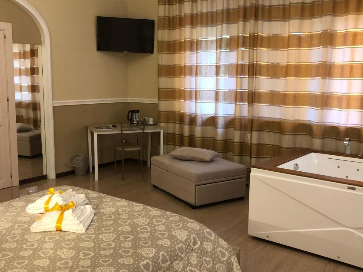 Villa Domus Salento Suites & Rooms Con Parcheggio Privato In Loco Lecce Dış mekan fotoğraf